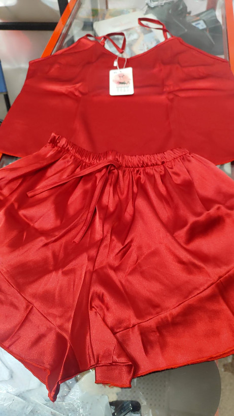 تاپ و شورتک ساتن.رنگ قرمز. مارک Dersian Queen